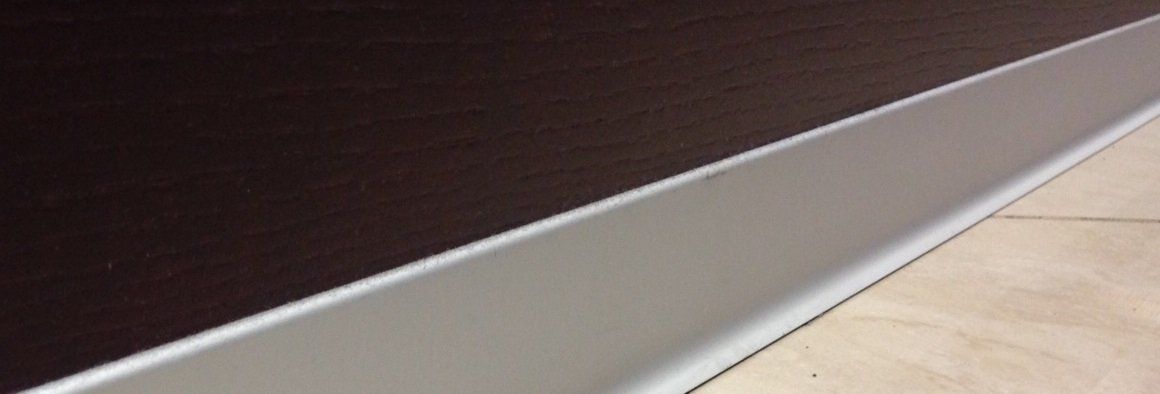 Плинтус алюминиевый L-образный анодированное серебро (3000*11*100 мм) — купить в Адлере