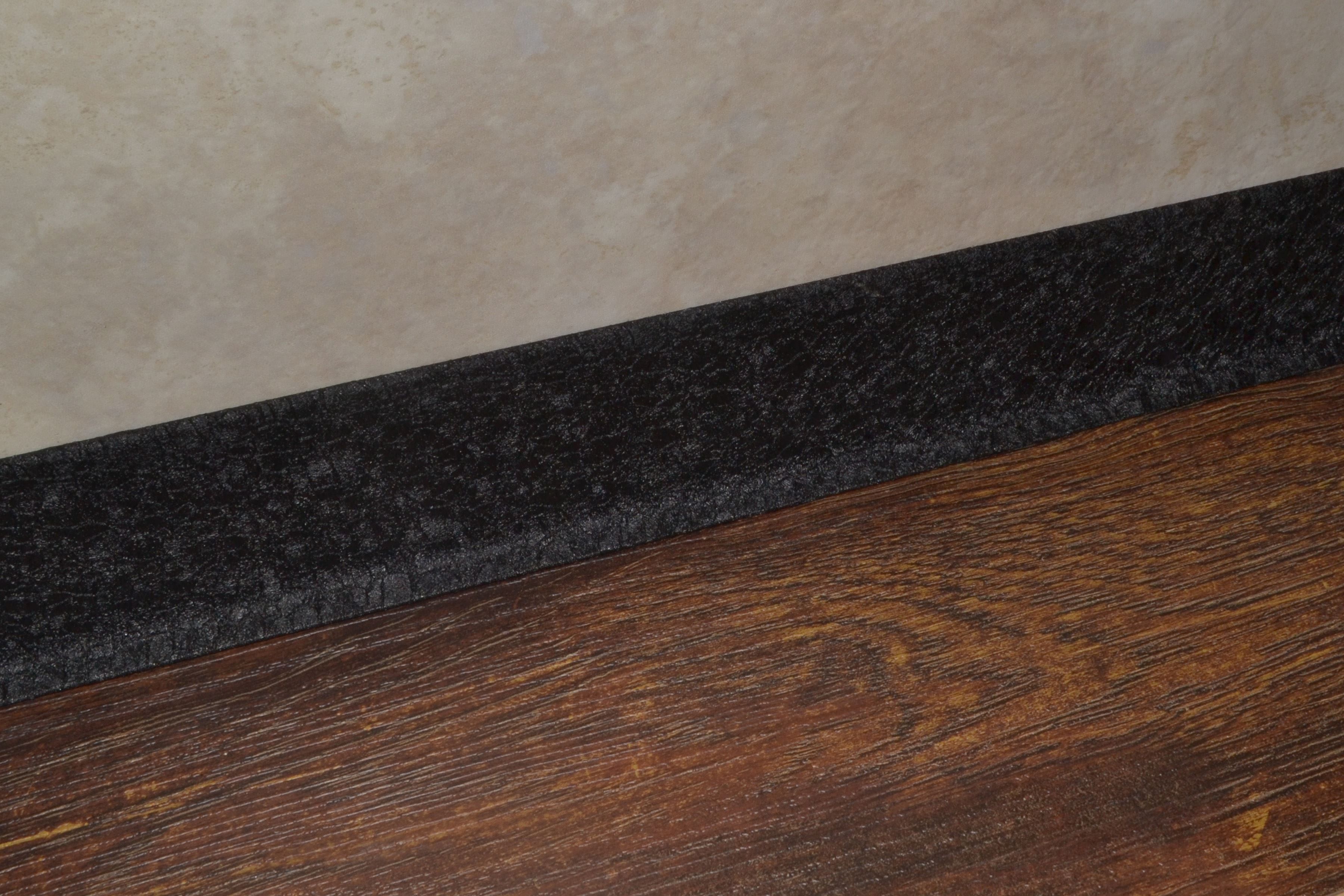 Плинтус алюминиевый L-образный текстура кожи черная (2500*11*60 мм) — купить в Адлере