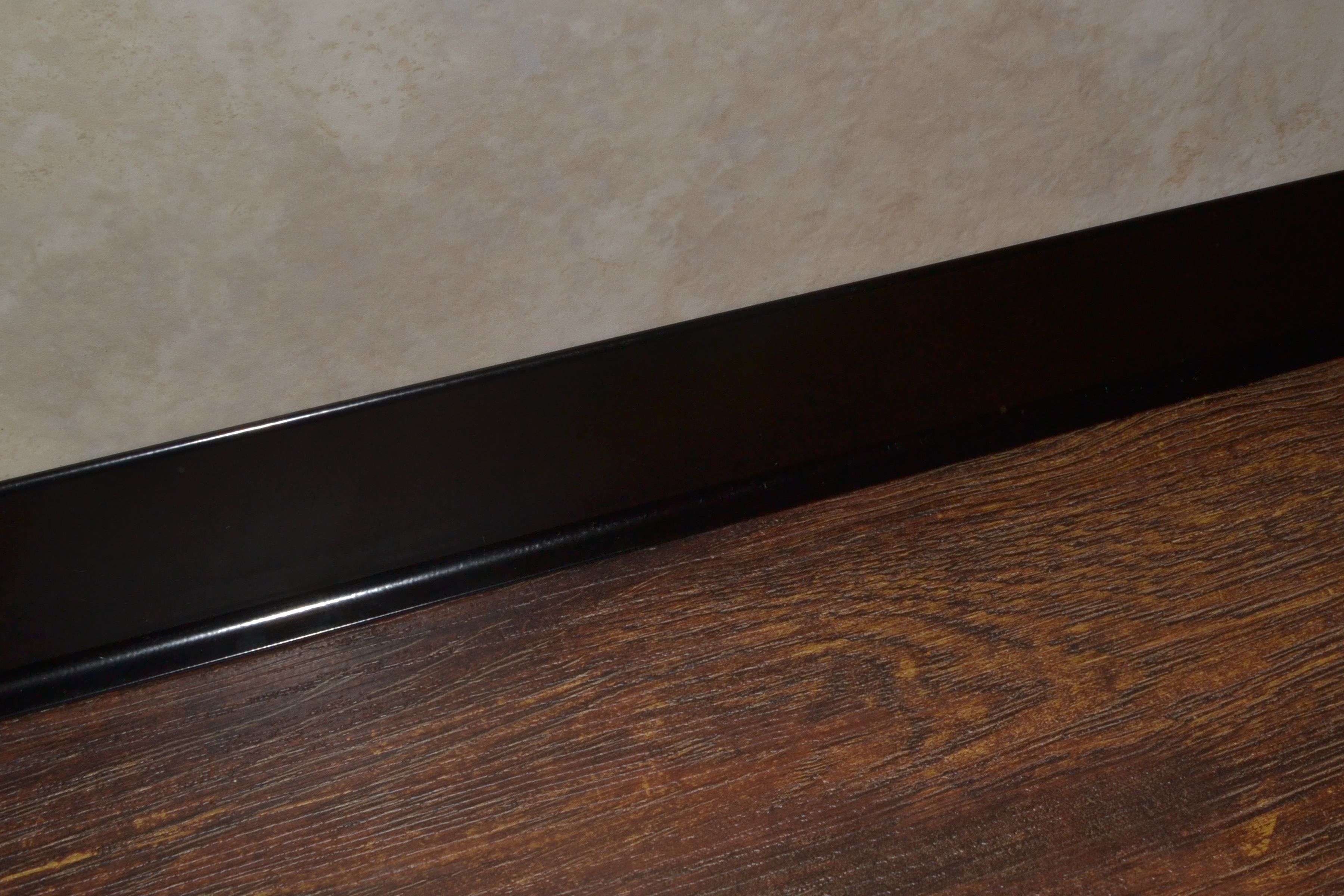 Плинтус алюминиевый L-образный черный (2500*11*60 мм) — купить в Адлере